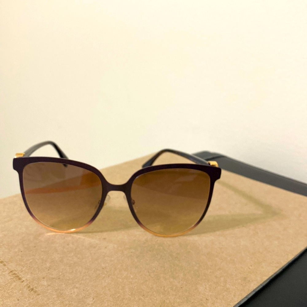 Fendi.Sunglasses. Too big for me